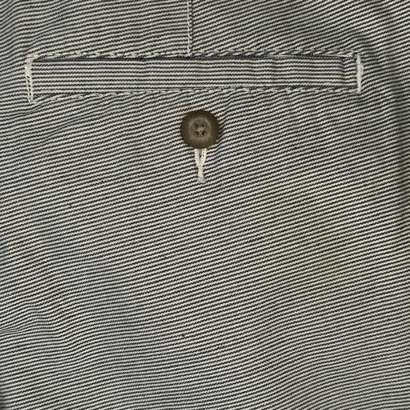 Khakis by Gap Girlfriend 5” Short - Picture 6 of 6